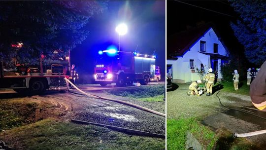 strażacy podczas akcji gaszenia pożaru w domu w Dębowcu w powiecie jasielskim