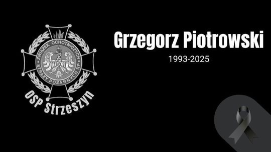 zdjęcie przedstawia czarną planszę z napisem Grzegorz Piotrowski i OSP Strzeszyn