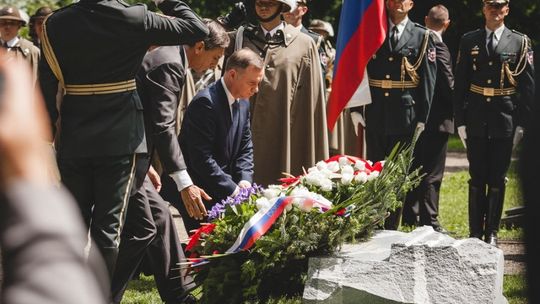 Prezydenci Polski i Słowenii odsłonili obelisk upamiętniający poległych żołnierzy