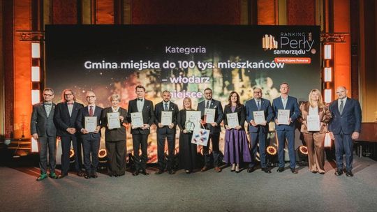 Zdjęcie przedstawia włodarzy miast