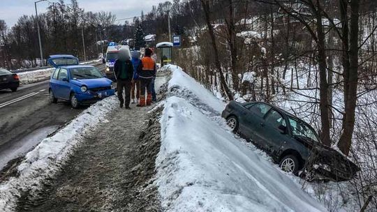 Ropica Górna: zderzenie volkswagena i audi AKTUALIZACJA