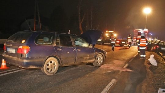 Ropica Polska: zderzenie pojazdów, dwie osoby poszkodowane (aktualizacja)