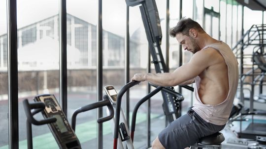 Rower treningowy – poznaj szereg korzyści płynących z tej formy aktywności fizycznej