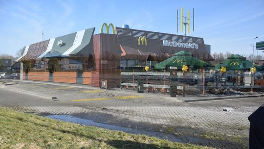 zdjęcie przedstawia budynek mcdonalds