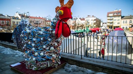 Rynek pełen wielkanocnych smakołyków, Gorliczanie zaopatrują się przed świętami