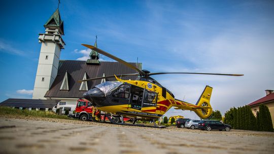 zdjęcie przedstawia helikopter