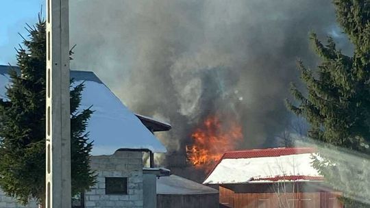Śnietnica. Pożar dużego budynku gospodarczego