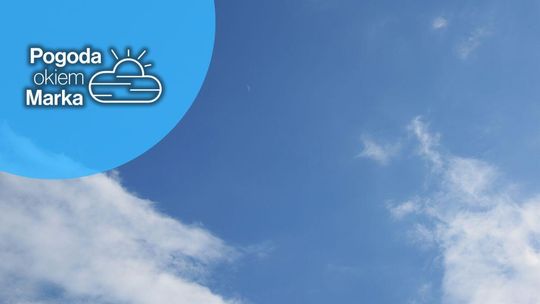 zdjęcie przedstawia chmurki na niebie
