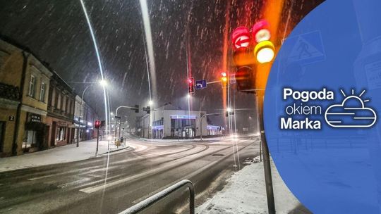 zdjęcie przedstawia sygnalizator na skrzyżowaniu w Gorlicach