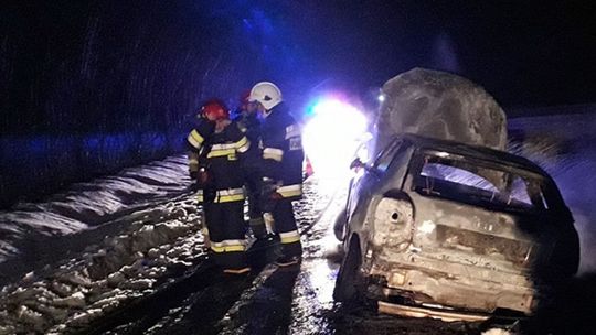 Stróżna. Pożar samochodu. Audi doszczętnie spłonęło.