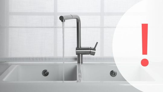 zdjęcie przedstawia kran z wodą