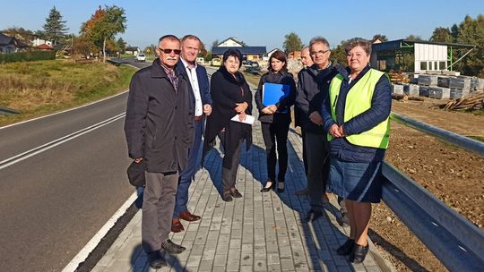 Stróżówka. Urzędnicy zapraszają na spacer nowym chodnikiem