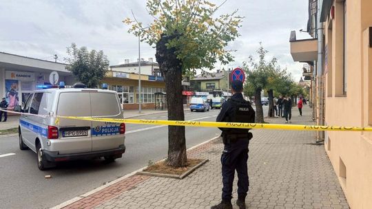 policjant zabezpieczający teraz akcji