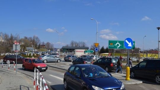 Świąteczna wyrozumiałość policjantów ma granice. Parkingowa samowolka przed kościołami nie umknie ich uwadze.