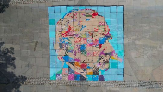 widok Wincentego Pola złożony z kolorowych kartonów widok z góry