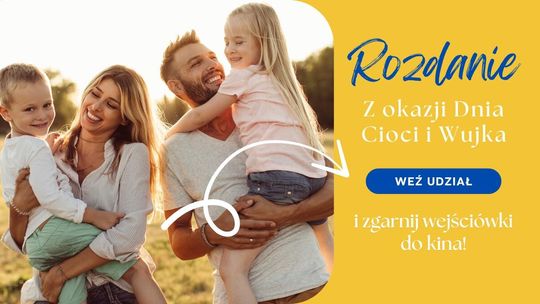 Zdjęcie przedstawia ciocię i wujka z dziećmi