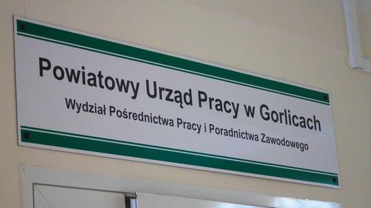 zielona tabliczka z białym tłem i napisem