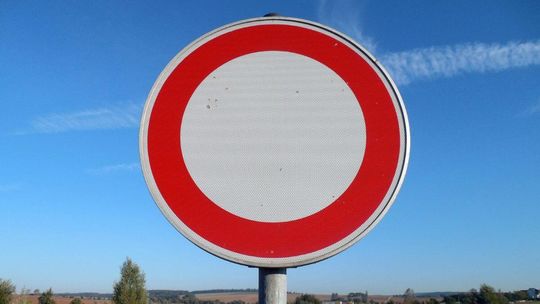 Zdjęcie przedstawia znak zakaz ruchu