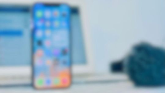 Zdjęcie przedstawia telefon komurkowy