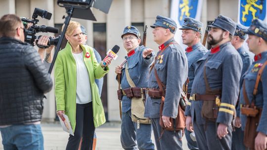 Telewizja śniadaniowa z Gorlic i spektakl „Światło z Ziemi”. Działo się na gorlickim Rynku [FOTO/VIDEO]