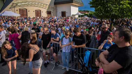 Tłumy na Festynie Parafialnym w Gorlicach. Kordian wystąpił na scenie [FOTO]