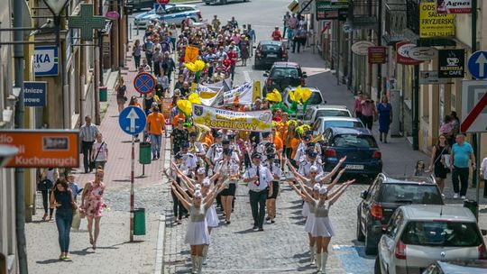 „To, co dobre się zaczyna, gdzie pojawia się rodzina”. Trwa Piknik Integracyjny na gorlickim Rynku.