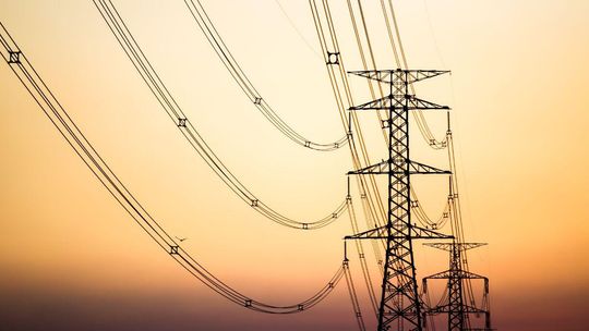 zdjęcie przedstawia słup energetyczny