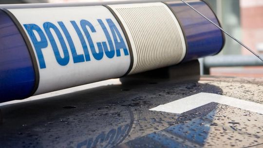 Zdjęcie przedstawia samochód policyjny