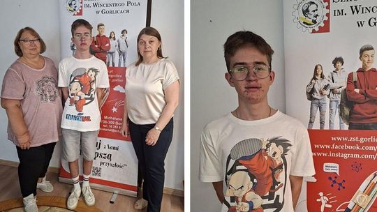 Zdjęcie przedstawia mężczyznę przy dwóch kobietach