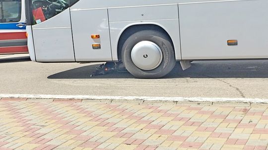 Ulica Węgierska w Gorlicach. Rowerzysta znalazł się pod kołami autobusu (aktualizacja)