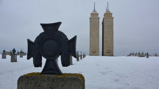 Unikatowy monument. Tak wygląda dziś cmentarz nr 118 w Staszkówce [FOTO]