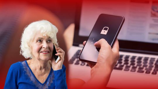 starsza kobieta w niebieskim swetrze dzwoni przez telefon w tle osoba z telefonem