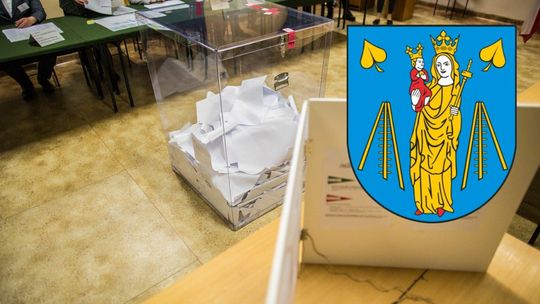 urna wyborcza i boxy do głosowania, na pierwszym planie grafika z herbem gminy lipinki