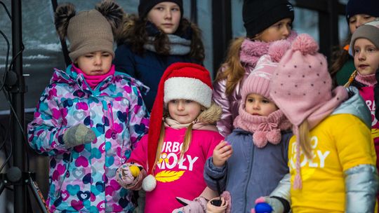 W końcu mamy śnieg podczas przedświątecznego jarmarku. Dziś jego pierwszy dzień [FOTO]