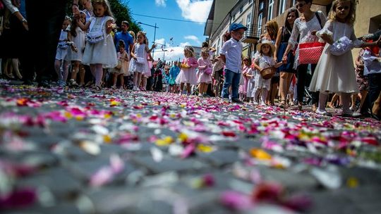 W liturgii i procesji Bożego Ciała wzięły udział tłumy Gorliczan