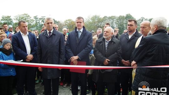 W Stróżach otwarto pierwszy w Polsce stadion dla niepełnosprawnych