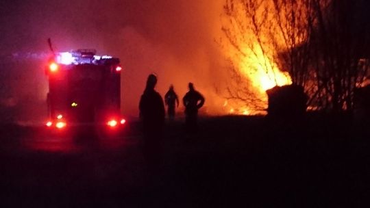 W wielu miejscach naszego powiatu palą się trawy i bale