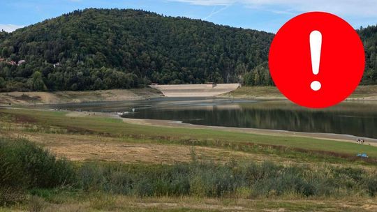 zbiornik wodny pomiędzy wzniesieniami beskidu niskiego w Klimkówce