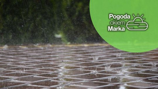 zdjęcie przedstawia deszcz uderzający o posadzkę