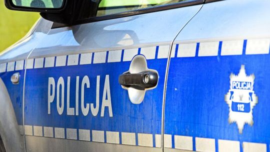 zdjęcie przedstawia policyjny radiowóz