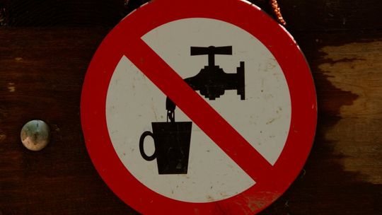 znaczek zakazu picia wody