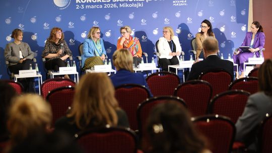 zdjęcie przedstawia sale wypełnioną kobietami