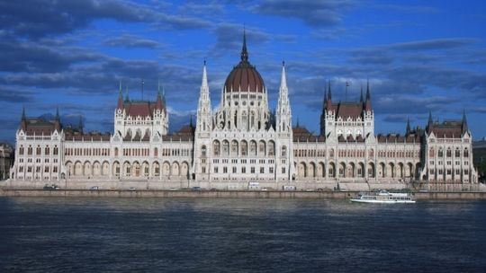 Wyjdź z domu i pojedź do Budapesztu