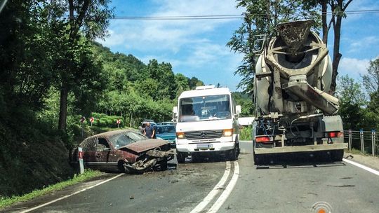 Wypadek w Szymbarku, kierowca poważnie ranny (aktualizacja)