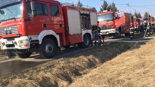 Wysowa-Zdrój. Pożar pustostanu, zagrożony był budynek mieszkalny.