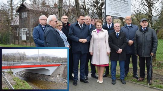 Z dumą cięli wstęgę otwierając symbolicznie nowy most w Wysowej Zdroju