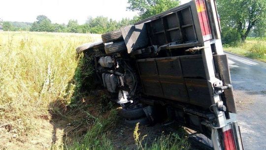 „Zaparkował” lawetą w rowie już po tym, jak starosta odebrał mu uprawnienia