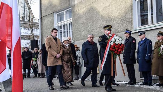 zdjęcie z 79. rocznicy wyzwolenia Gorlic spod okupacji. Burmistrz, Starosta oraz radni