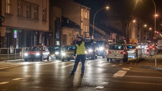 Zawodzie: bez świateł ale z policjantem