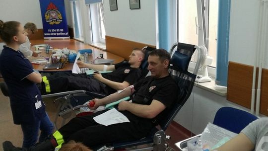Zbiórka krwi u strażaków połączona ze zwiedzaniem gorlickiej Jednostki Ratowniczo-Gaśniczej
